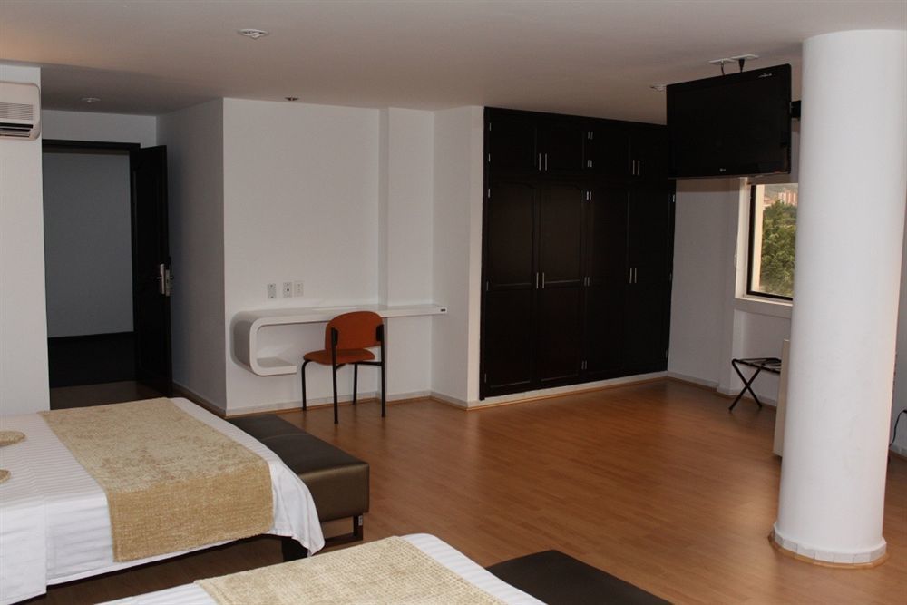 Hotel Metropolis Plaza Cali Esterno foto