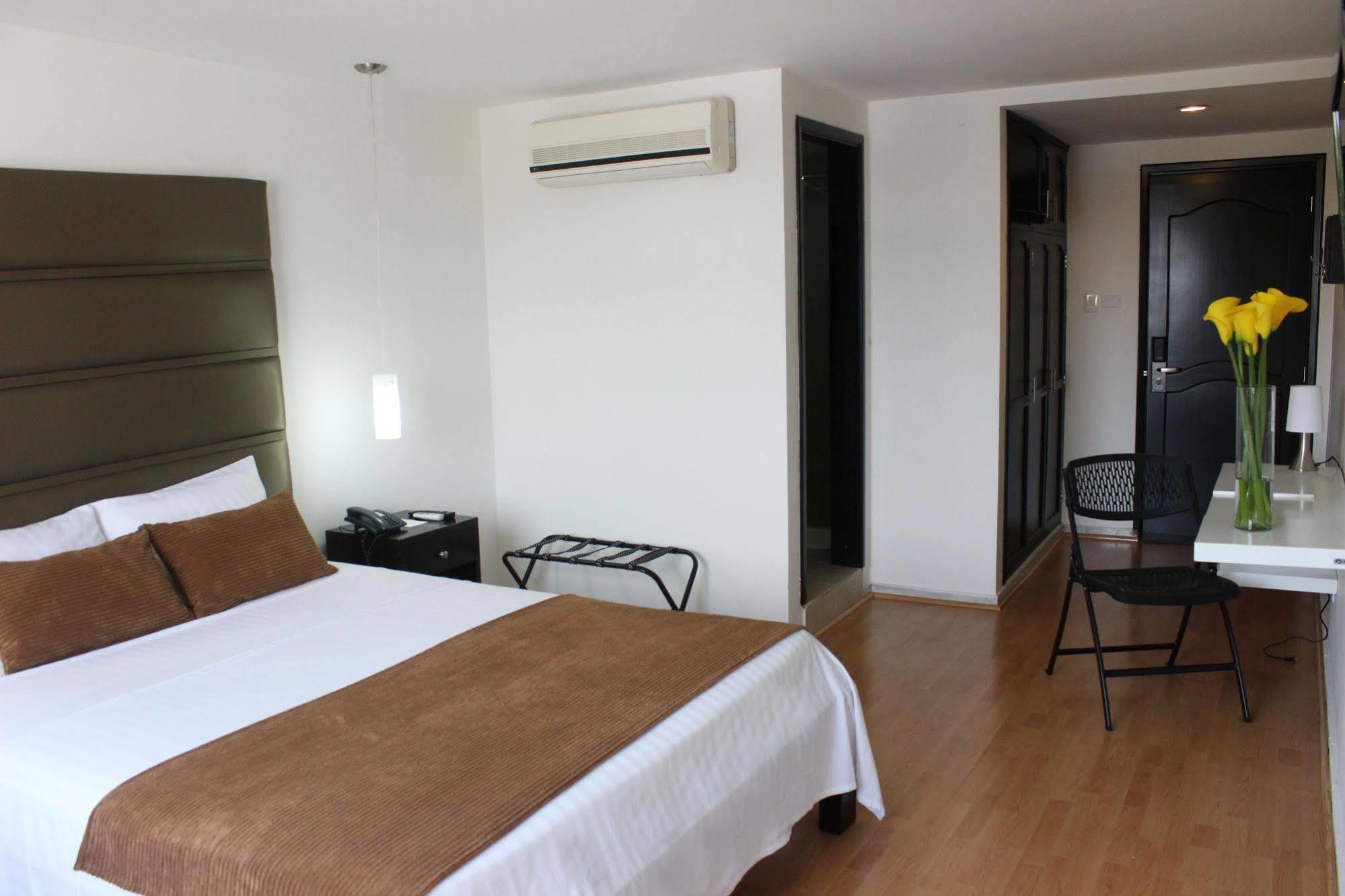 Hotel Metropolis Plaza Cali Esterno foto